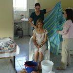 Alunos aprendem a usar plantas e água para tratamentos naturais