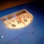 A Luta Contra a Balança: Perdendo Peso com o Divino Personal Trainer - por Karina C. Deana