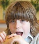 Para quase 80% dos pais, propaganda de alimentos prejudica as crianças