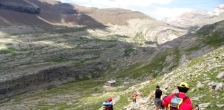 Sempre caminhando, sem olhar para trás