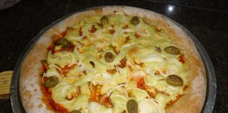 Pizza de vegetais com catupiry vegano
