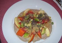 Creme de aveia com calda de morango