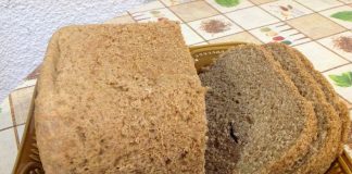 Pão e bolo 100% integrais de máquina